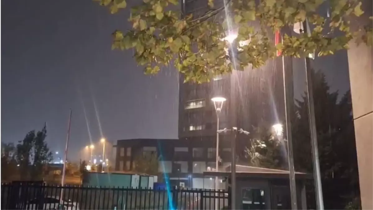 ankarada siddetli yagis ve ruzgar 4eYjyBsc.jpg