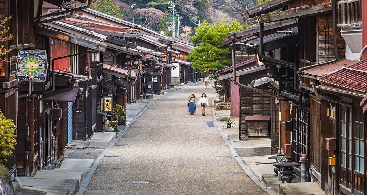 japonyada buraya tasinan servet kazanacak FtsxQwEB.jpg