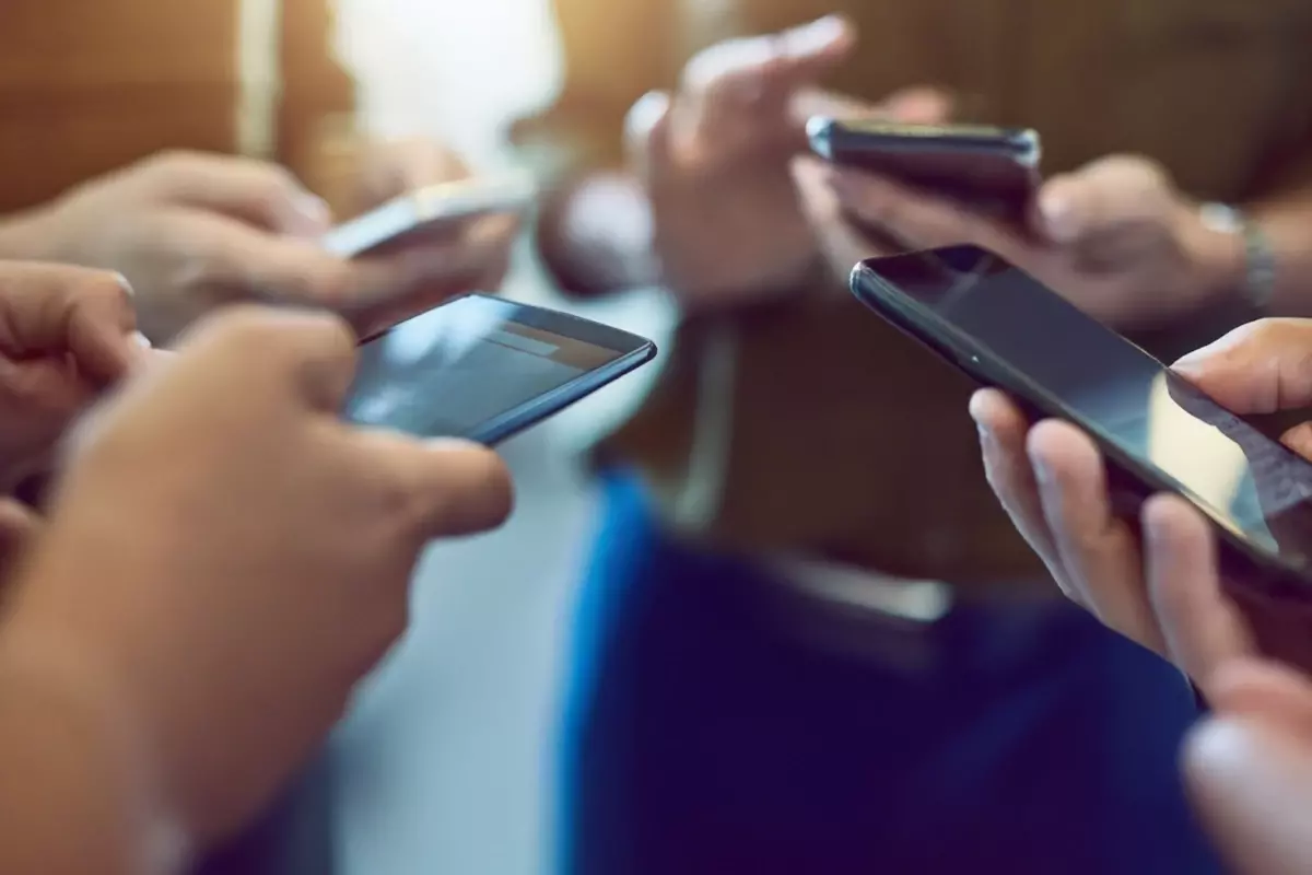 bir donemin efsane telefon markasi turkiyeye geri donuyor ZJlIiYEn.jpg