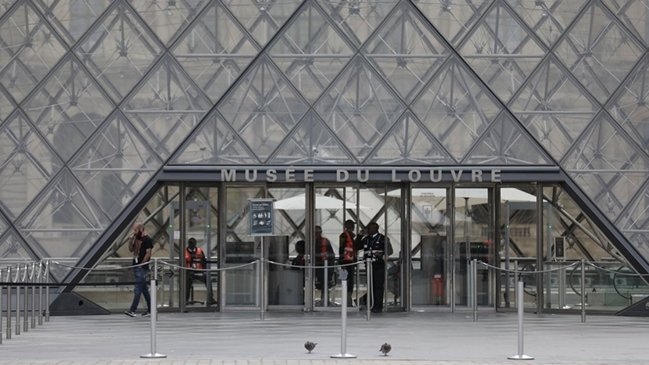 louvre muzesi soygununda skandal guvenlik sifresi louvre cikti u8jy7em6.jpg
